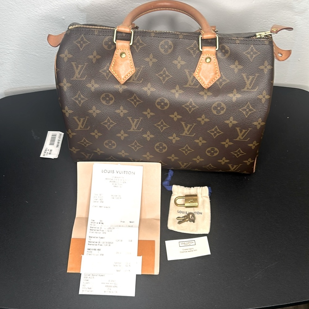 💕AUTHENTIC💕 Louis Vuitton speedy 30. Comes with original box(not pictured)